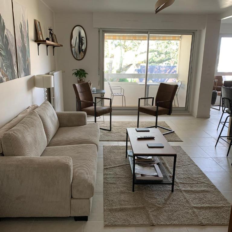 Large 2 bedroom apartment with a quiet harbor view, fiber, balcony, parking - Two-Bedroom Apartment - 1