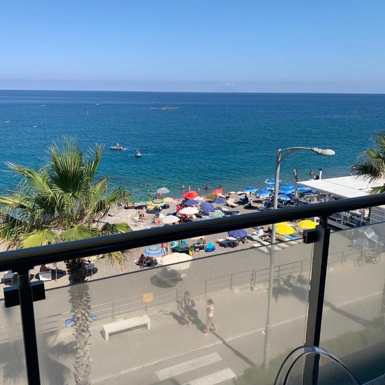 La porta delle Eolie - Appartamento con 2 Camere da Letto, Terrazza e Vista Mare - 15