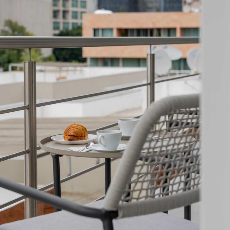 Capitalia Modern 1BR with Rooftop Jacuzzi & Gym - Apartment - 7