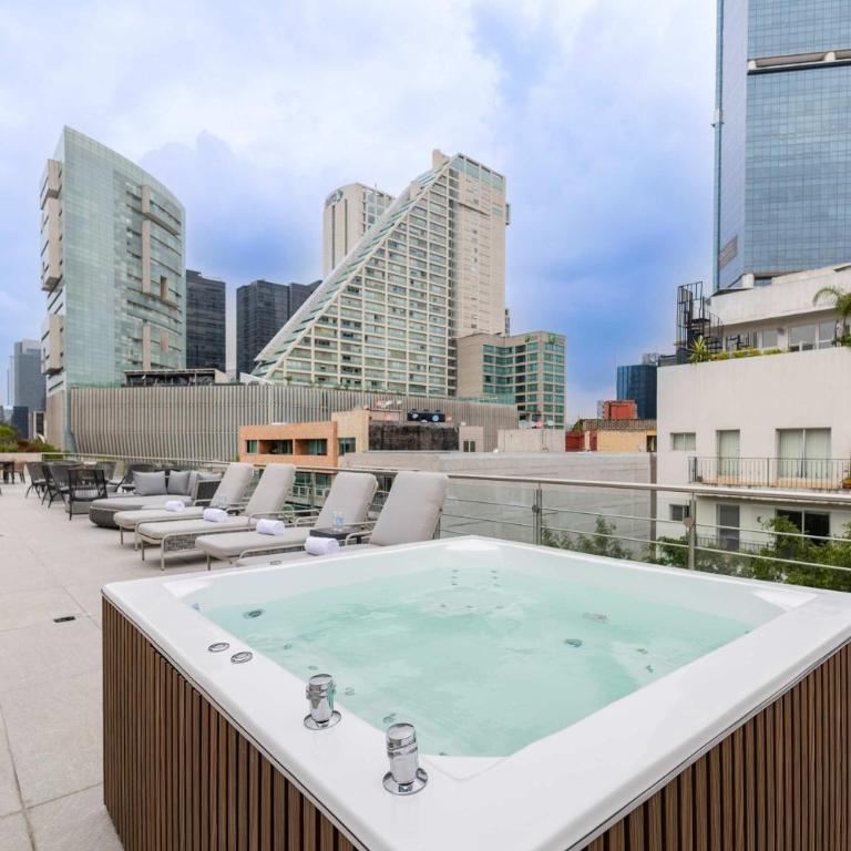 Capitalia Modern 1BR with Rooftop Jacuzzi & Gym - Apartment - 27