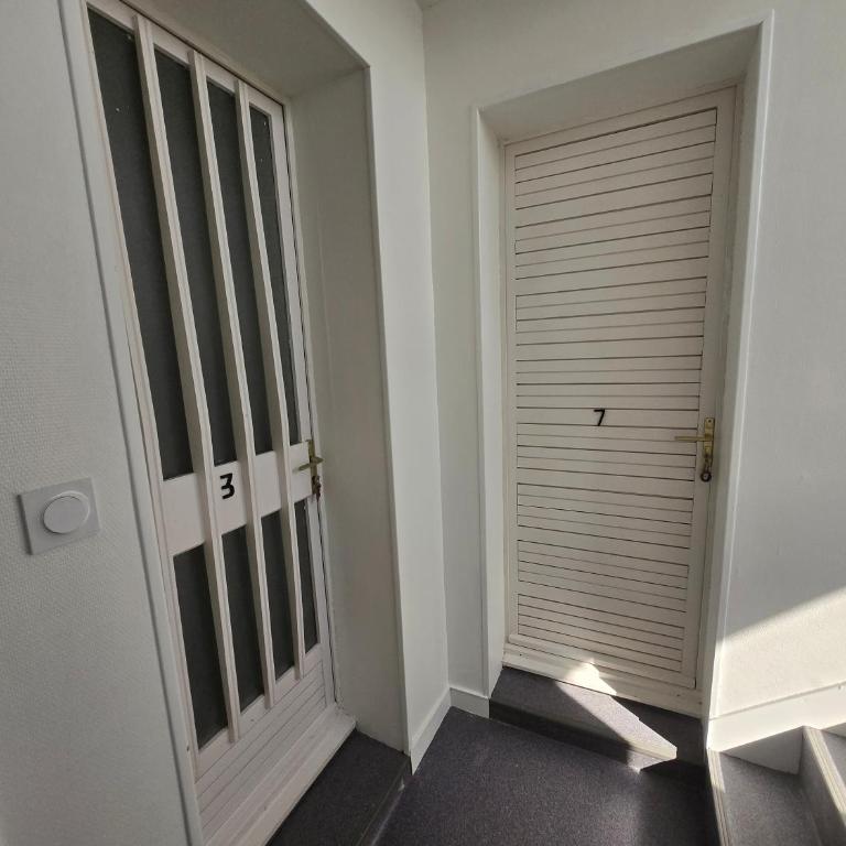 Location au pied du circuit - Studio Lit King-Size Deluxe - 4