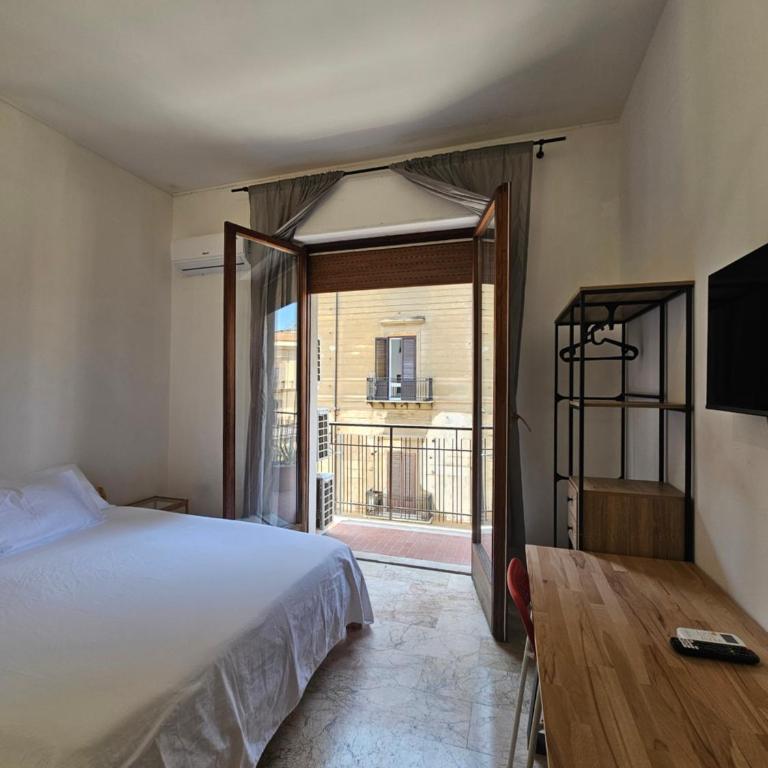 Palermo Belmonte Florio - Double Room with Balcony and Private Internal Bathroom - 5