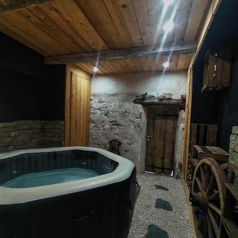LA GRANGE SAVOYARDE-Spa-Piscine-Proche lac-Charme-Détente- 3 Etoiles - Appartement 1 Chambre - 2