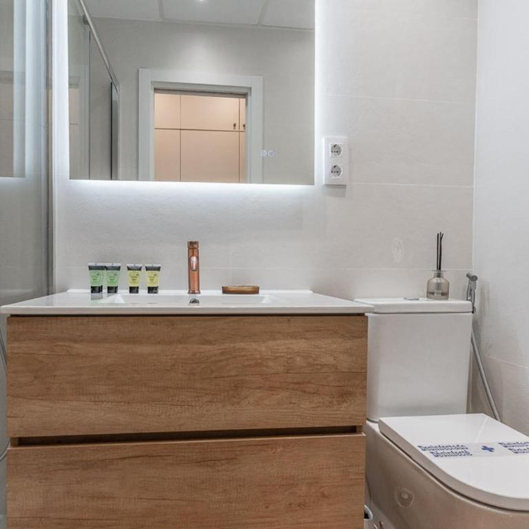 Central modern - 1Bdr 1Bath -Plaza de España - One-Bedroom Apartment - 17