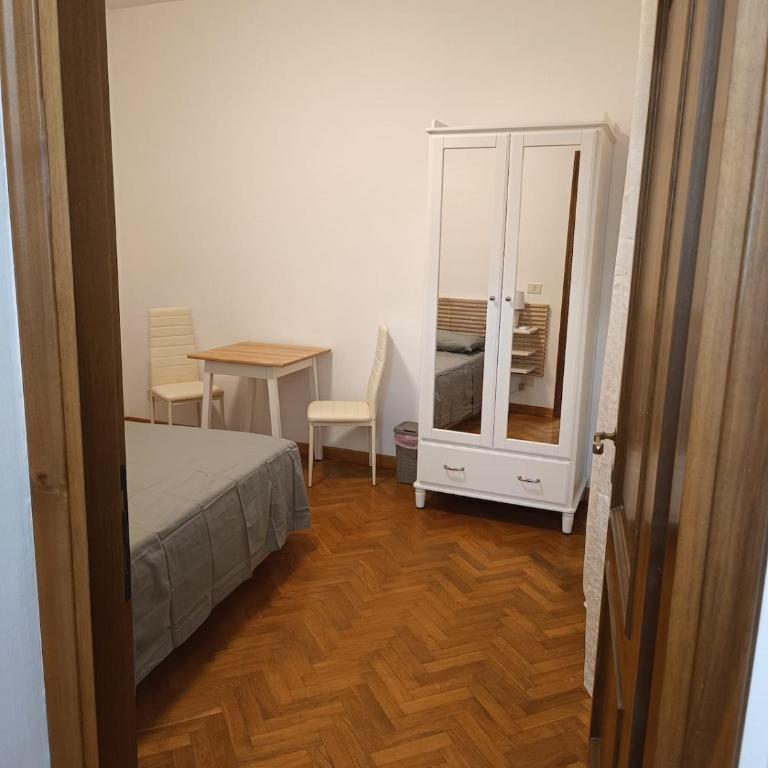 Affittacamere Carlotta Trieste - Camera Matrimoniale/Doppia con Letti Singoli - 5
