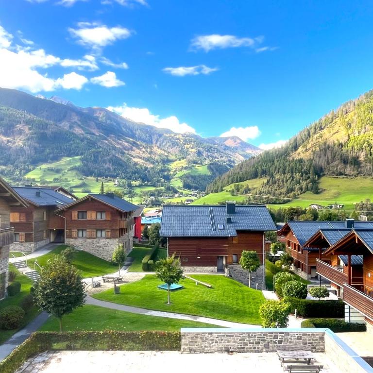 AlpinPark Chalet mit Swimmingpool, Sonnenloggia und Kamin - Großglockner Resort Matrei - Apartment mit 3 Schlafzimmern und Bergblick - 6