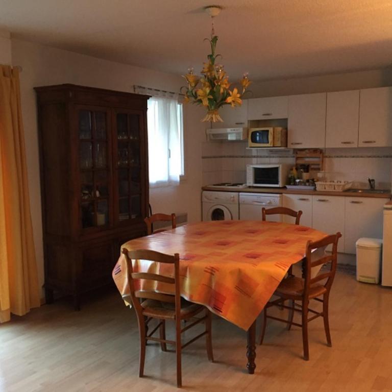 Appartement spacieux 3 chambres avec balcon et parking privé - Appartement 3 Chambres - 4