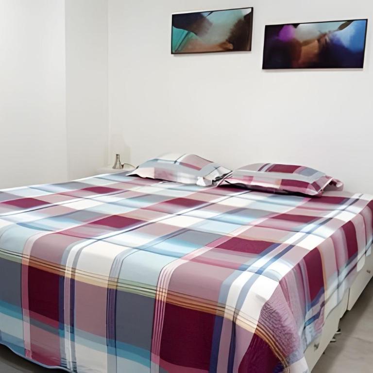 Private Jacuzzi, Internet, Relax in Ricaurte - Three-Bedroom Premium Apartment with Balcony - 6