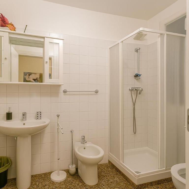 Acquamarina A Due Passi dai Traghetti - Double Room with Private Bathroom - 4