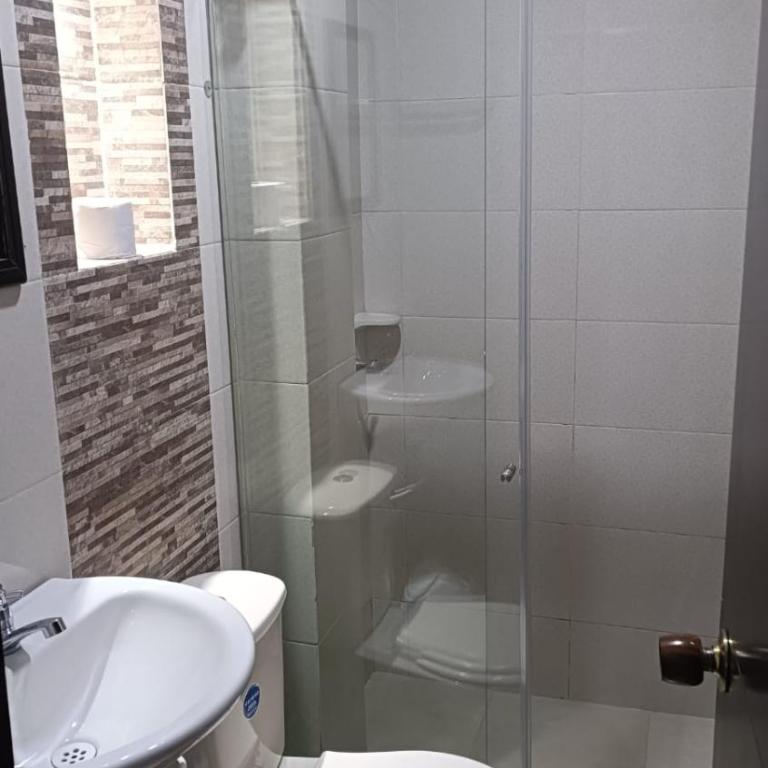 Hostal VIYAJE - Habitación Triple Básica - 6