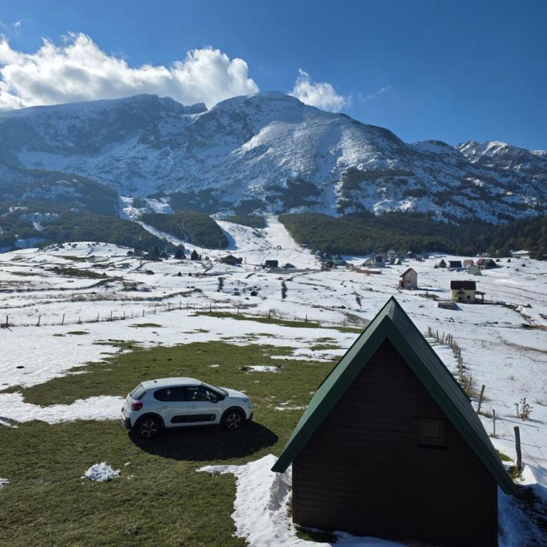 Mountain Peace - One-Bedroom Chalet - 4