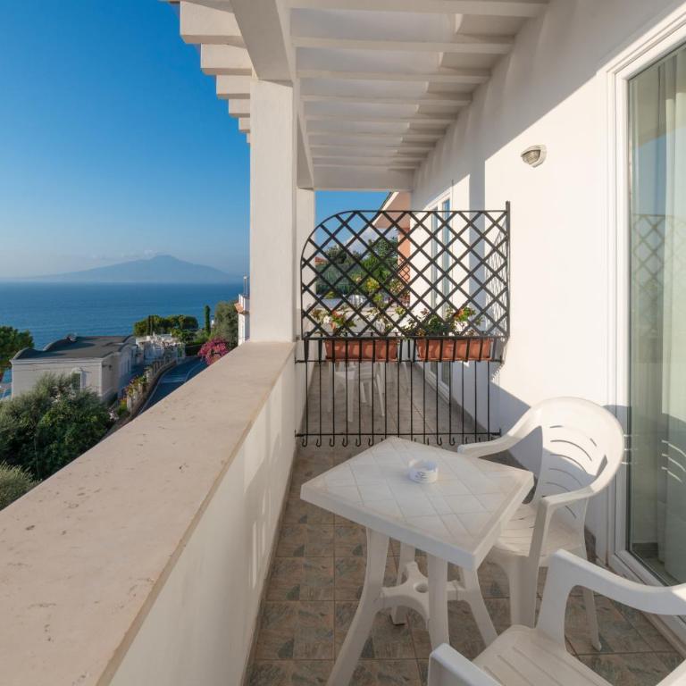 Hotel Britannia - Camera Matrimoniale con Balcone e Vista Mare - 2