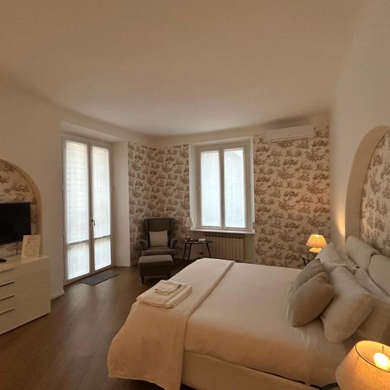 Suite Brera - Queen Room with Balcony - 3