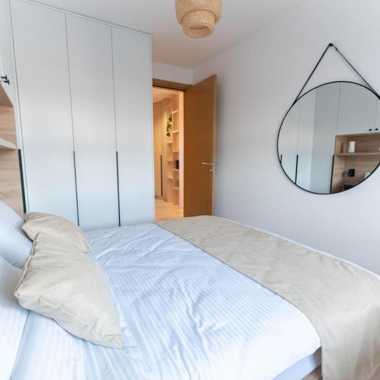 Modern apartment with garage near Sarajevo Airport - free parking - Apartman sa 1 Spavaćom Sobom, Balkonom i Pogledom na Grad - 9