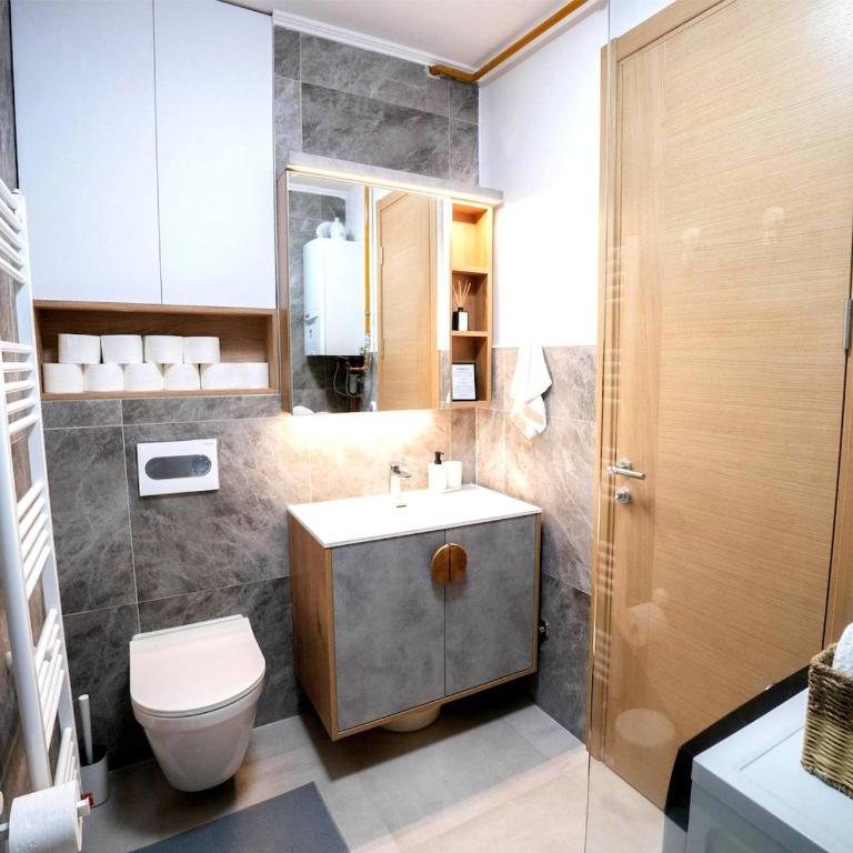 Modern apartment with garage near Sarajevo Airport - free parking - Apartman sa 1 Spavaćom Sobom, Balkonom i Pogledom na Grad - 16