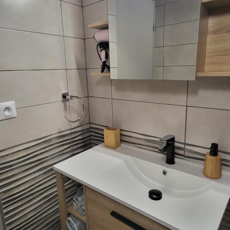 Appartement les hauts de balaruc L' escapade T2 rénové parking climatisation et piscine - Appartement 1 Chambre - 6