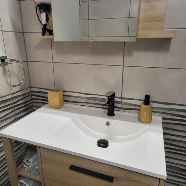 Appartement les hauts de balaruc L' escapade T2 rénové parking climatisation et piscine - Appartement 1 Chambre - 5