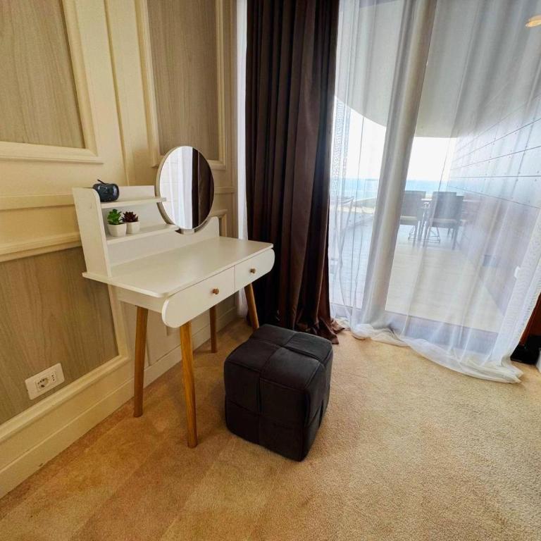 Azure Coast Deluxe Residence - Budva Seafront Living Suites - Deluxe Suite with Sea View - 9