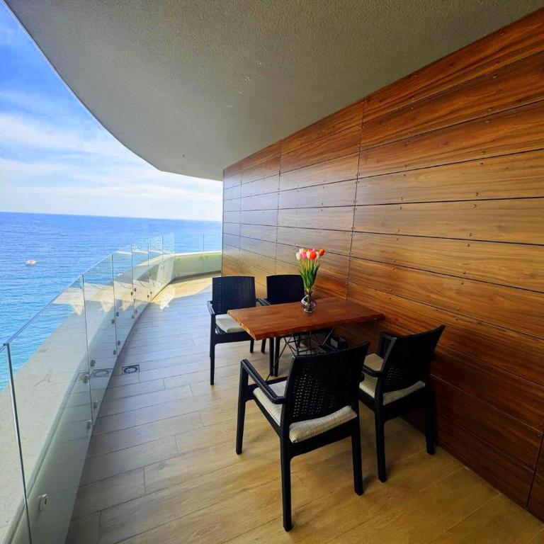 Azure Coast Deluxe Residence - Budva Seafront Living Suites - Deluxe Suite with Sea View - 2