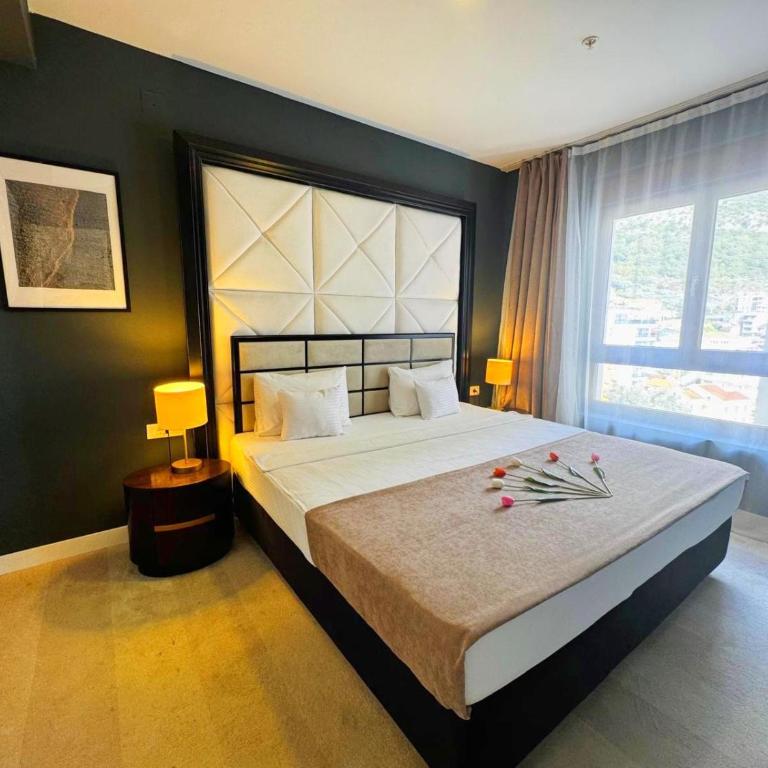 Azure Coast Deluxe Residence - Budva Seafront Living Suites - Deluxe Suite with Sea View - 8
