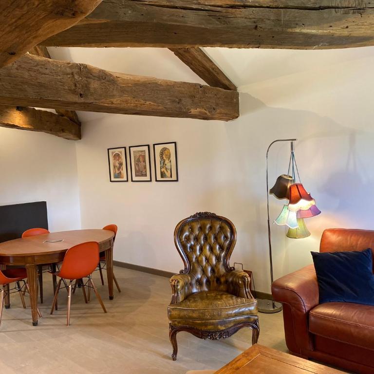 Château Frontonas gîte ferme - Chambre Double - Vue sur Parc - 6