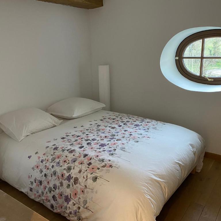 Château Frontonas gîte ferme - Chambre Double - Vue sur Parc - 3