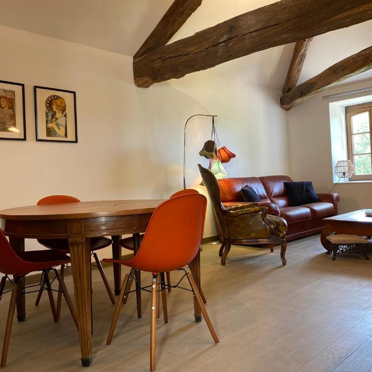 Château Frontonas gîte ferme - Chambre Double - Vue sur Parc - 1