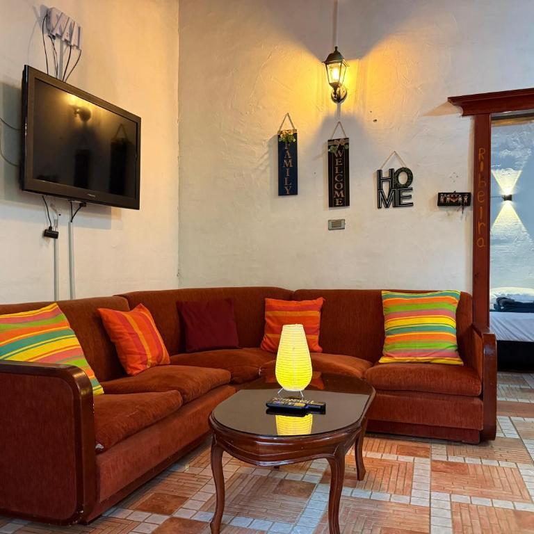 Casa y cabaña campestres, 14 personas, vocación familiar y descanso - Five-Bedroom House - 55