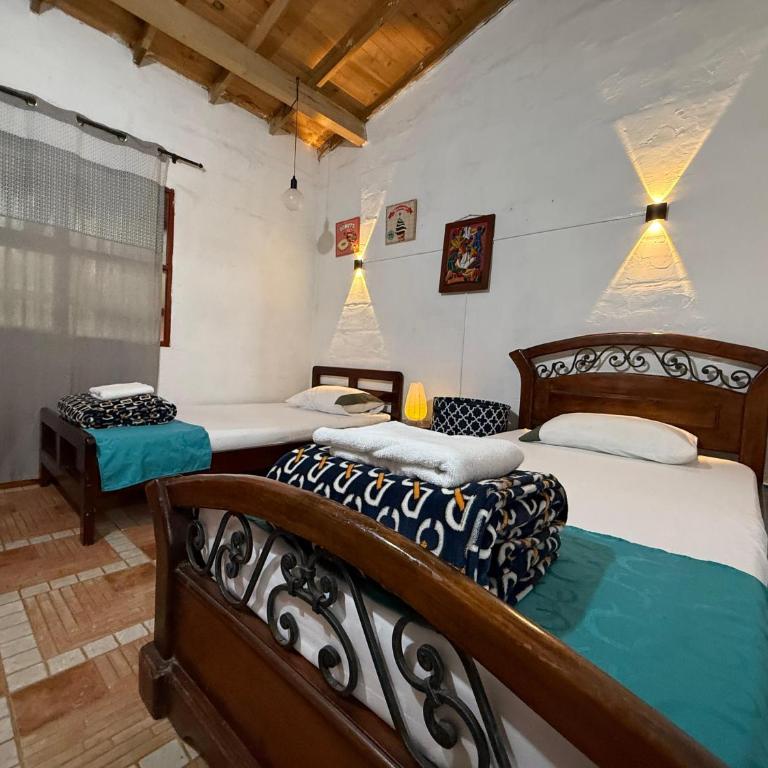 Casa y cabaña campestres, 14 personas, vocación familiar y descanso - Five-Bedroom House - 24
