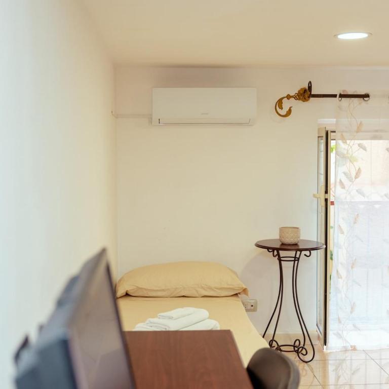 Monserrato House - Two-Bedroom Apartment - 55