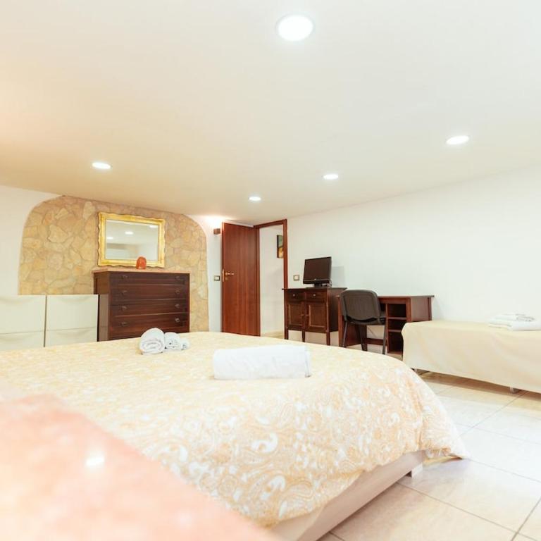 Monserrato House - Two-Bedroom Apartment - 70