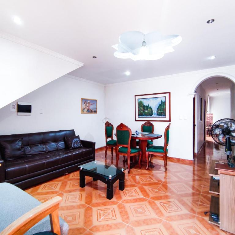 Casa de Confort con Parqueadero Privado - Two-Bedroom Apartment - 1