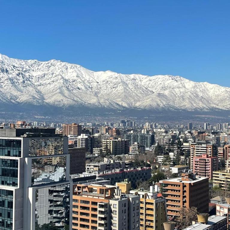 Charming Apartment with Jacuzzi in Central Location - Three-Bedroom Apartment - 7