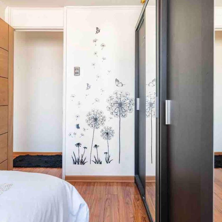 Charming Apartment with Jacuzzi in Central Location - Three-Bedroom Apartment - 10