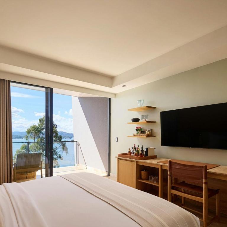 The Brown, Guatape, Autograph Collection - Habitación Estándar con cama extragrande, balcón y vistas al lago - 4