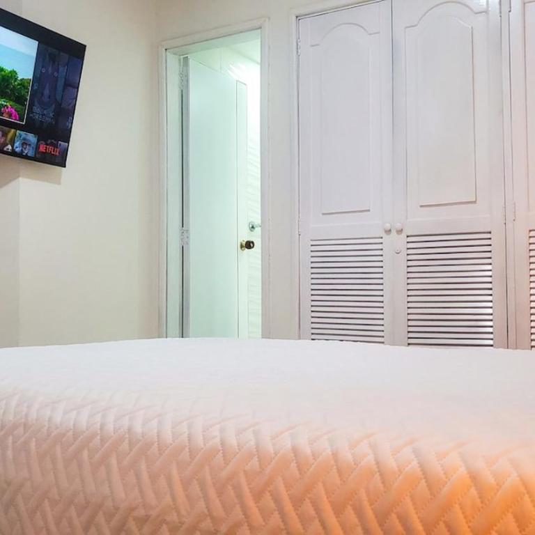 Beach access Fine dining Shopping Couples Business travelers Medical guests - Two-Bedroom Apartment - 12