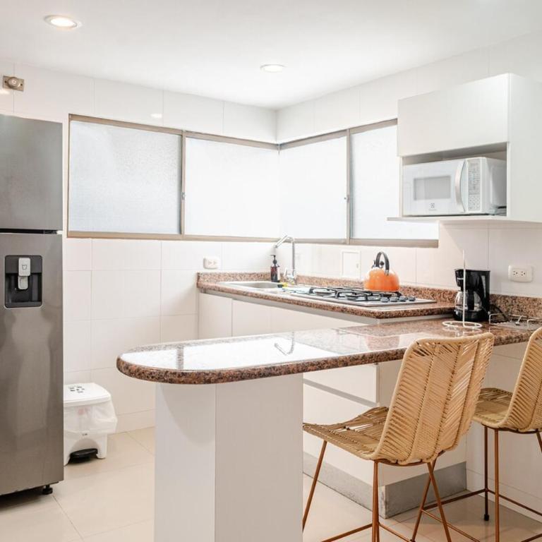 Beach access Fine dining Shopping Couples Business travelers Medical guests - Two-Bedroom Apartment - 36