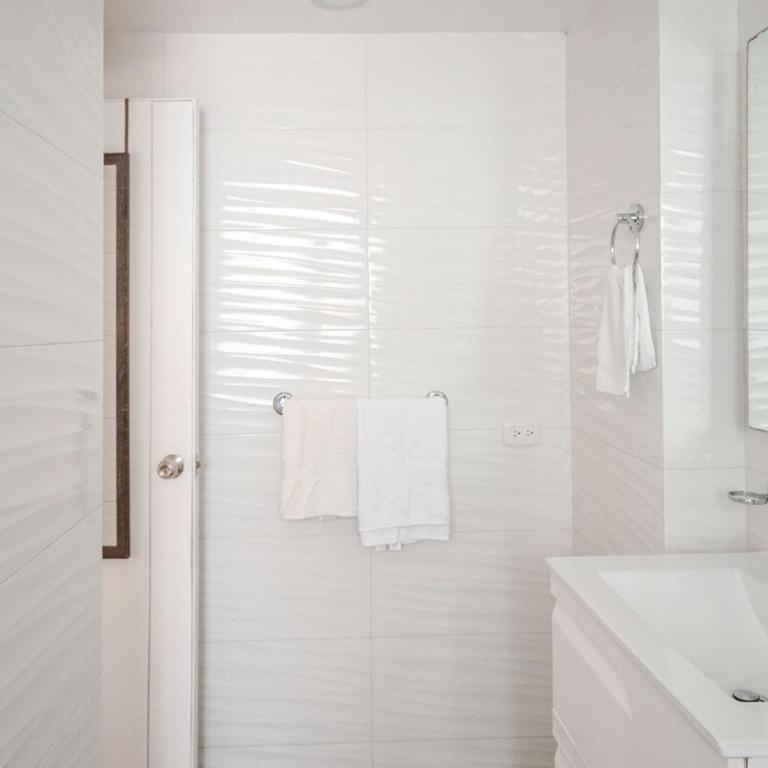 Beach access Fine dining Shopping Couples Business travelers Medical guests - Two-Bedroom Apartment - 41