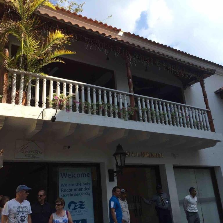 Beach access Fine dining Shopping Couples Business travelers Medical guests - Two-Bedroom Apartment - 45