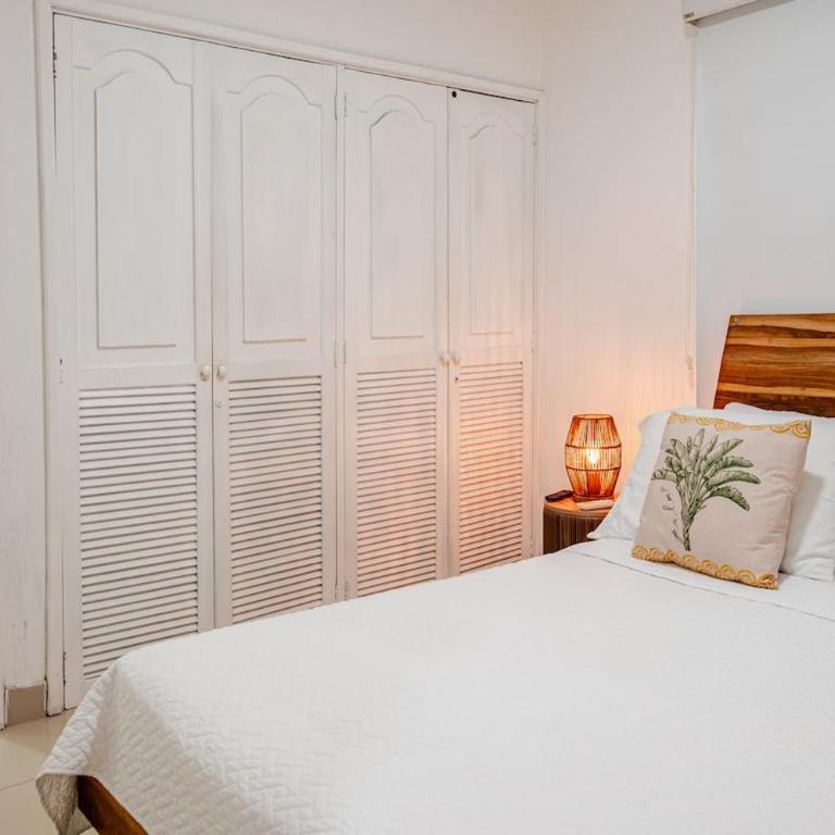 Beach access Fine dining Shopping Couples Business travelers Medical guests - Two-Bedroom Apartment - 50