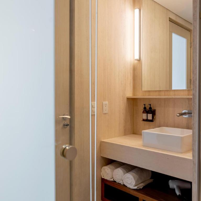 305 1Br Capitalia Modern with Rooftop Jacuzzi Gym - Apartment - 9