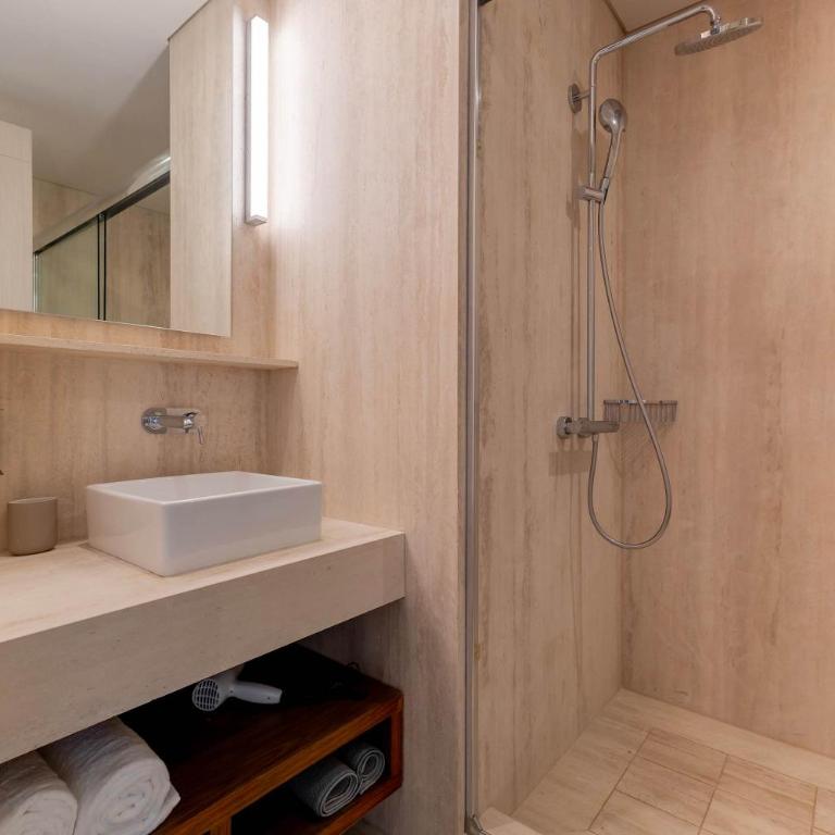 305 1Br Capitalia Modern with Rooftop Jacuzzi Gym - Apartment - 14