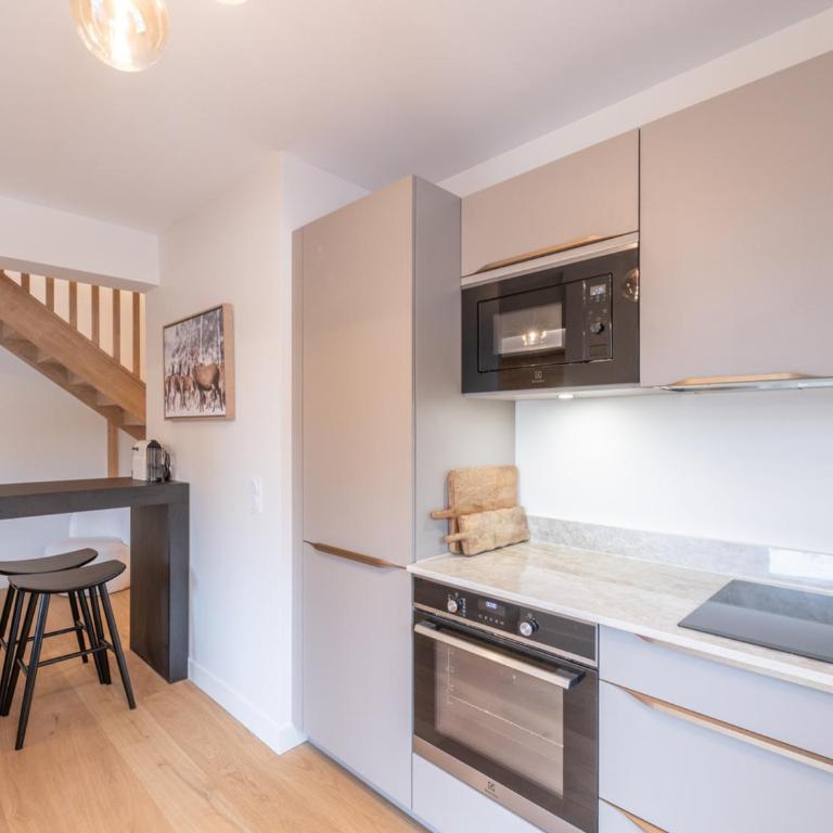 Appartement neuf skis aux pieds, 4 chambres, garage, Alpe d'Huez - FR-1-645-93 - Appartement - 2