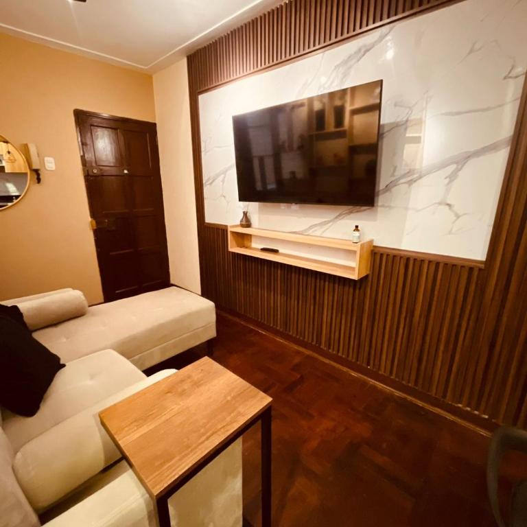 Céntrico Dpto Puca Lima a 2 cuadras de Hospital Rebagliati y Real Plaza Salaverry - Two-Bedroom Apartment with Garden View - 50