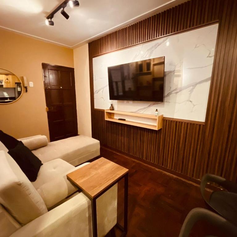 Céntrico Dpto Puca Lima a 2 cuadras de Hospital Rebagliati y Real Plaza Salaverry - Two-Bedroom Apartment with Garden View - 48