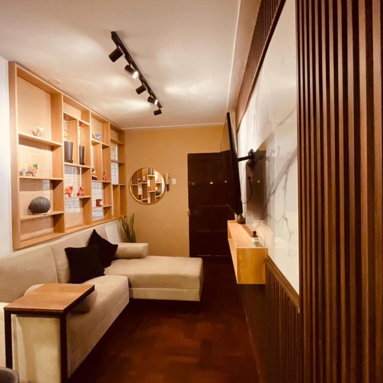 Céntrico Dpto Puca Lima a 2 cuadras de Hospital Rebagliati y Real Plaza Salaverry - Two-Bedroom Apartment with Garden View - 38