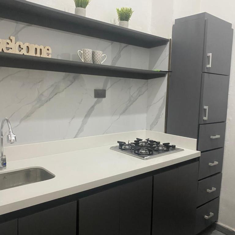 Apto Central primer piso 2 habitaciones - Two-Bedroom Apartment - 4