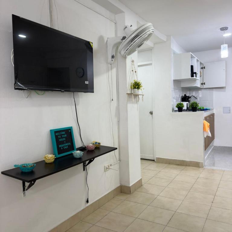 Apartamento Amplio, Central, a pocos metros de la playa, Barrio El laguito - Five-Bedroom Apartment - 12