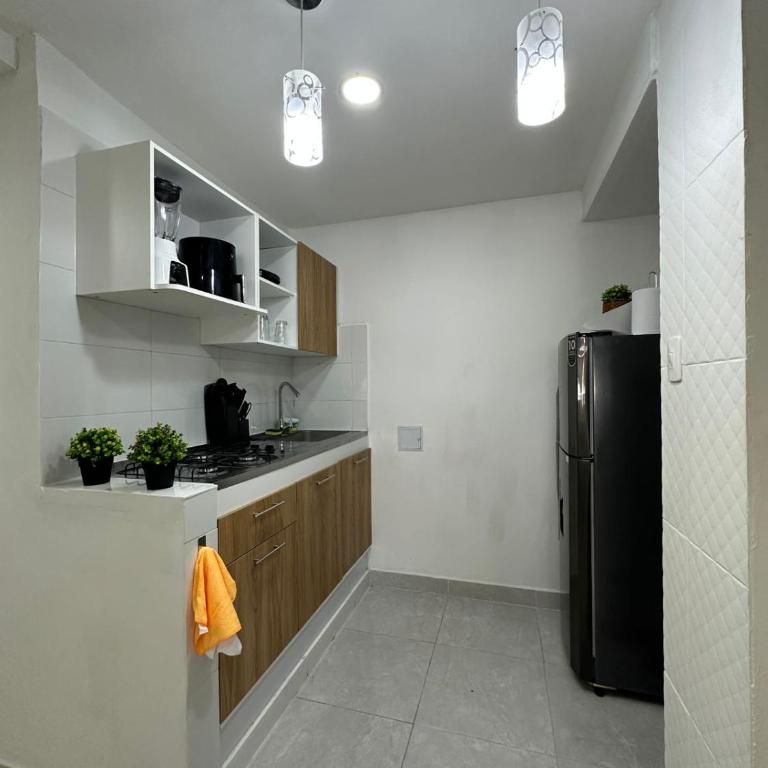 Apartamento Amplio, Central, a pocos metros de la playa, Barrio El laguito - Five-Bedroom Apartment - 14