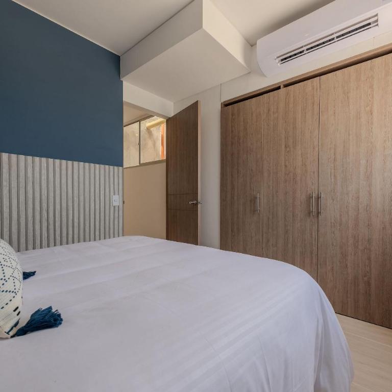 New Modern Condominium Trevi - Three-Bedroom Deluxe Apartment - 7